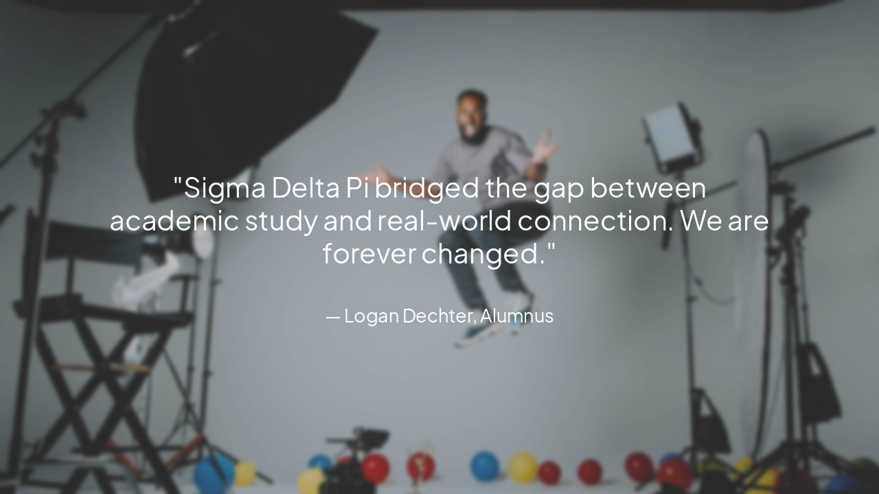 Slide 7 - Alumni Spotlight | Destacado de Exalumnos